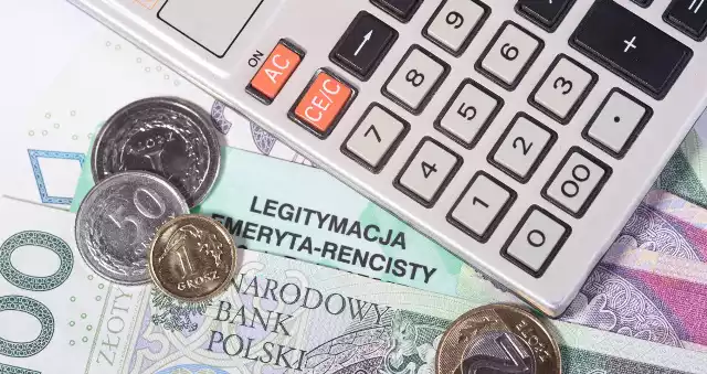 Brak emerytury na starość czy bardzo niskie świadczenia zagrażają wszystkim, którzy nigdy nie pracowali lub ich aktywność zawodowa była bardzo niska. Komu nie należy się emerytura?Szczegóły na kolejnych slajdach >>>