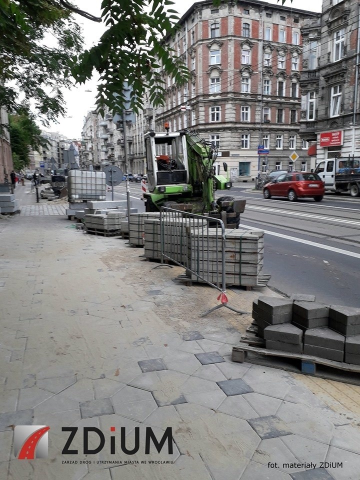 Kończy się budowa przystanku wiedeńskiego na ul. Traugutta (ZDJĘCIA)