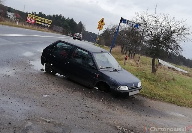 Pijany kierowca chciał jechać samochodem na trzech kołach