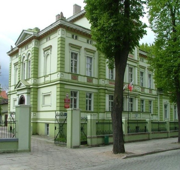 Piękny budynek Miejskiej Biblioteki Publicznej w Szprotawie