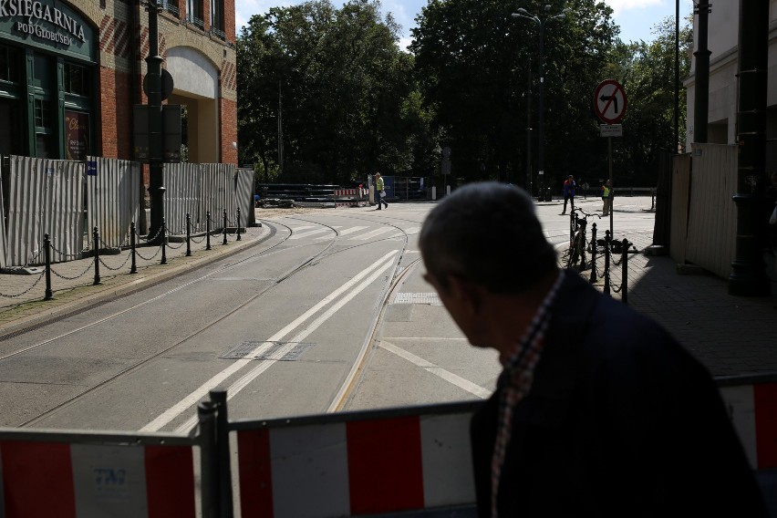 Kolejne duże zmiany w centrum Krakowa. Drogowcy ustawili bariery m.in. na ulicy Długiej
