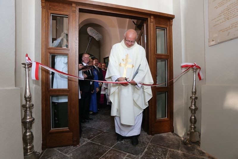 Poświęcenie odbudowanej wieży na Świętym Krzyżu