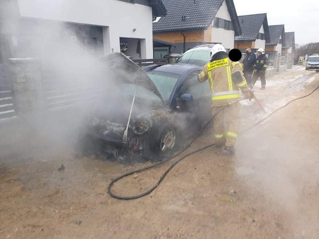 Pożar w Choroszczy. Spłonął volkswagen