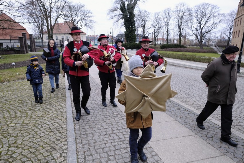 Korowód wyruszył w sobotę, 28 stycznia o godz. 15 z Kościoła...