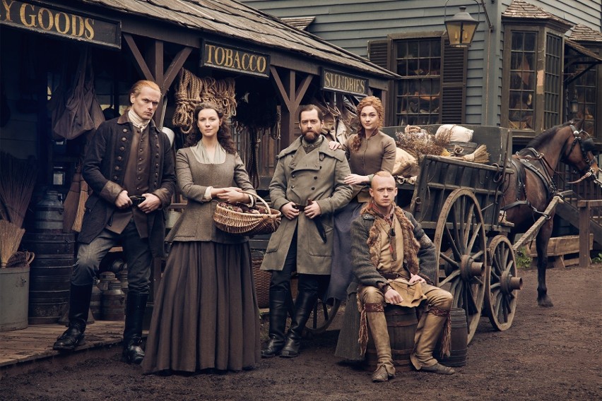 Co czeka Jamiego i Claire? Mamy najnowsze zdjęcia zakochanych bohaterów „Outlander 7"