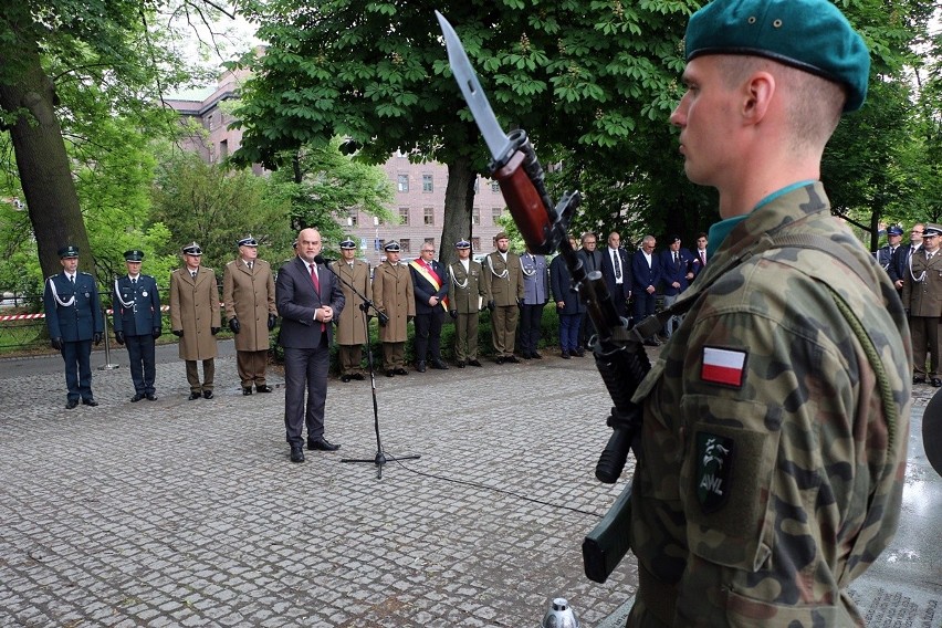 Co roku przed pomnikiem rotmistrza Pileckiego w rocznicę...