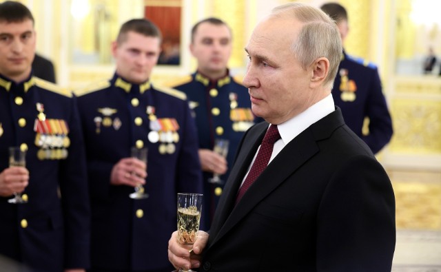 Władimir Putin jest coraz mocniej krytykowany przez środowiska nacjonalistów i weteranów