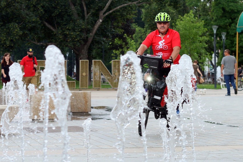 Rajd po krew. Mieszkaniec Lubartowa przejedzie 2,5 tys. km na rowerze, aby zachęcić do oddawania krwi