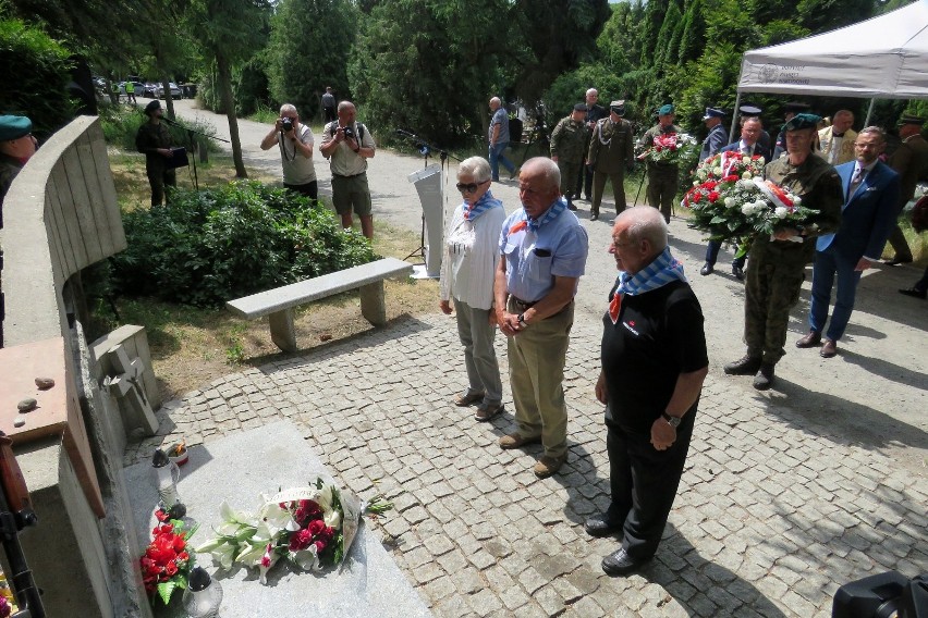 Spotkanie odbyło się przy pomniku Ofiar Hitlerowskich Obozów...