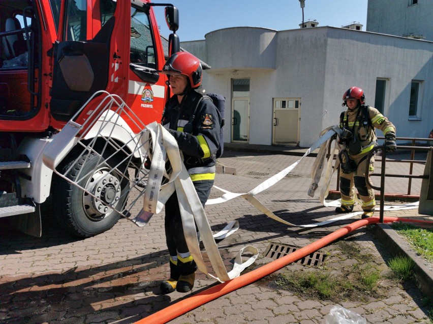 Pożar w internacie II Liceum Ogólnokształcącego w Przemyślu. Wyjechały 3 zastępy strażaków [ZDJĘCIA]