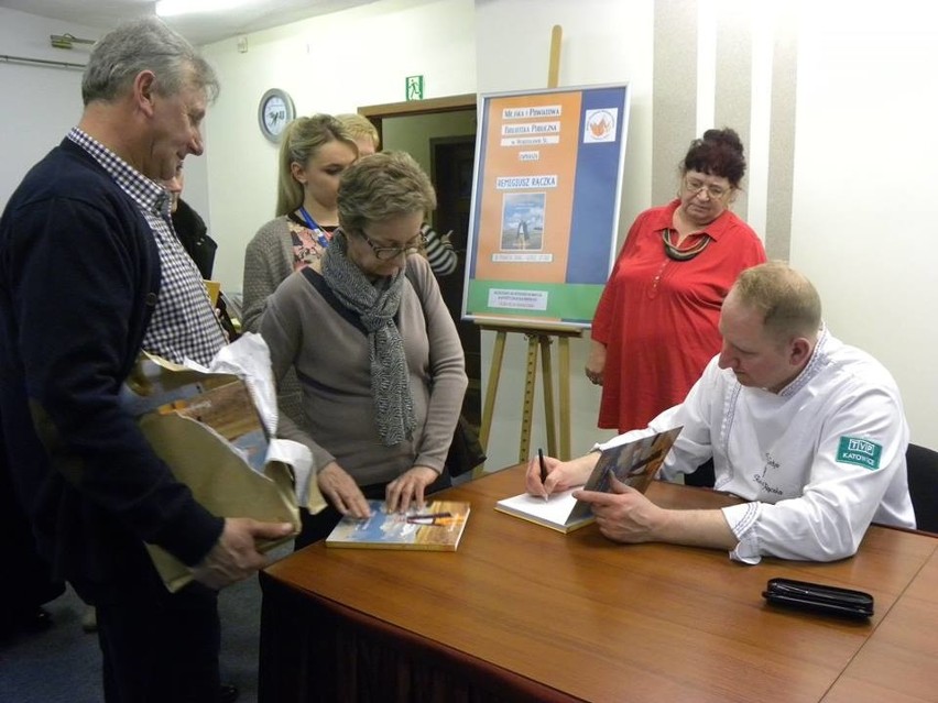 Remigiusz Rączka piekł pyszności w wodzisławskiej Bibliotece