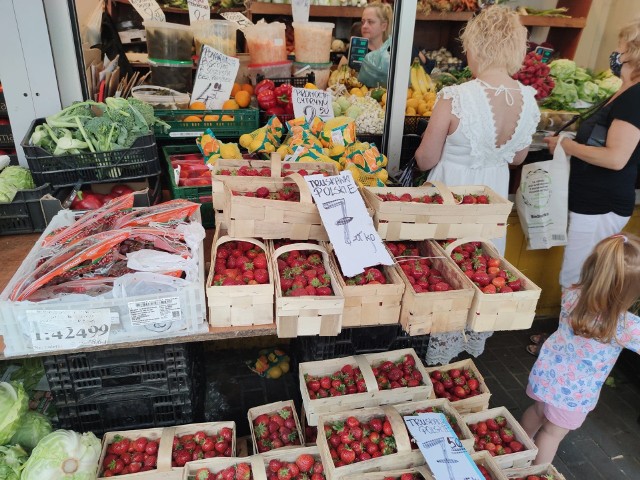 Sprawdź ceny warzyw i owoców w Częstochowie Zobacz kolejne zdjęcia. Przesuwaj zdjęcia w prawo - naciśnij strzałkę lub przycisk NASTĘPNE