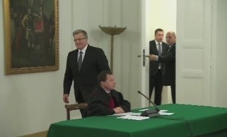 Bronisław Komorowski zeznawał jako świadek w pałacu prezydenckim (wideo)