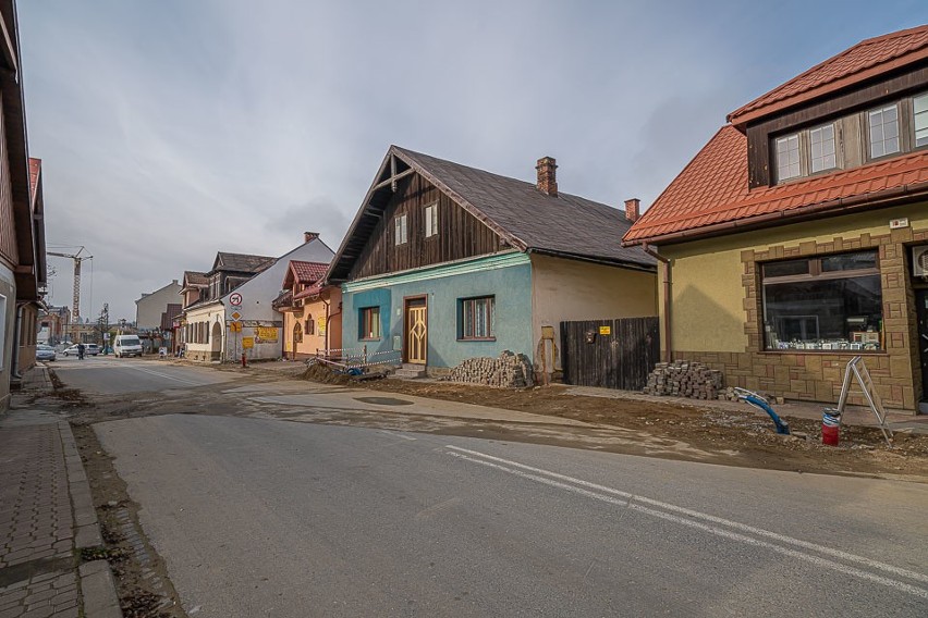 Deptak w centrum Muszyny coraz bliżej ukończenia. Jeszcze w tym roku nim pospacerujemy [ZDJĘCIA]