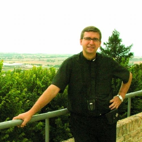 Ks. Stanisław Suwiński jest adiunktem Wydziału Teologicznego na Uniwersytecie Mikołaja Kopernika w Toruniu