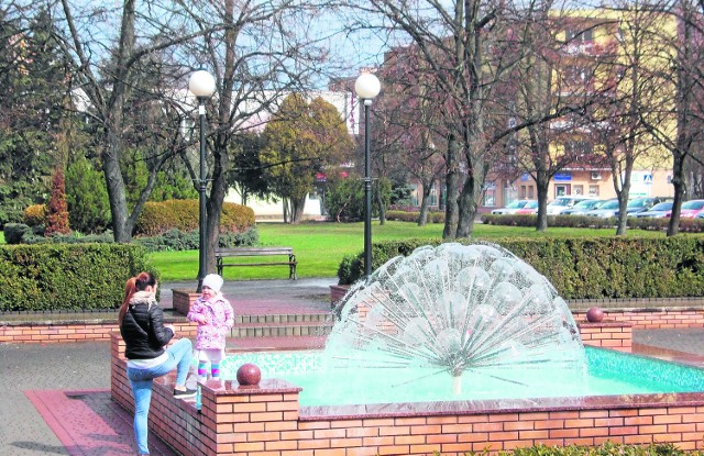 O nadejściu wiosny przypomina uruchomiona już na Placu Surowieckiego, w sąsiedztwie magistratu  fontanna.