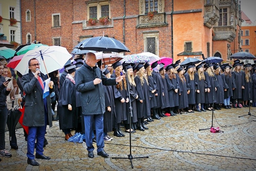 Gaudeamus Igitur na wrocławskim Rynku (POSŁUCHAJ)