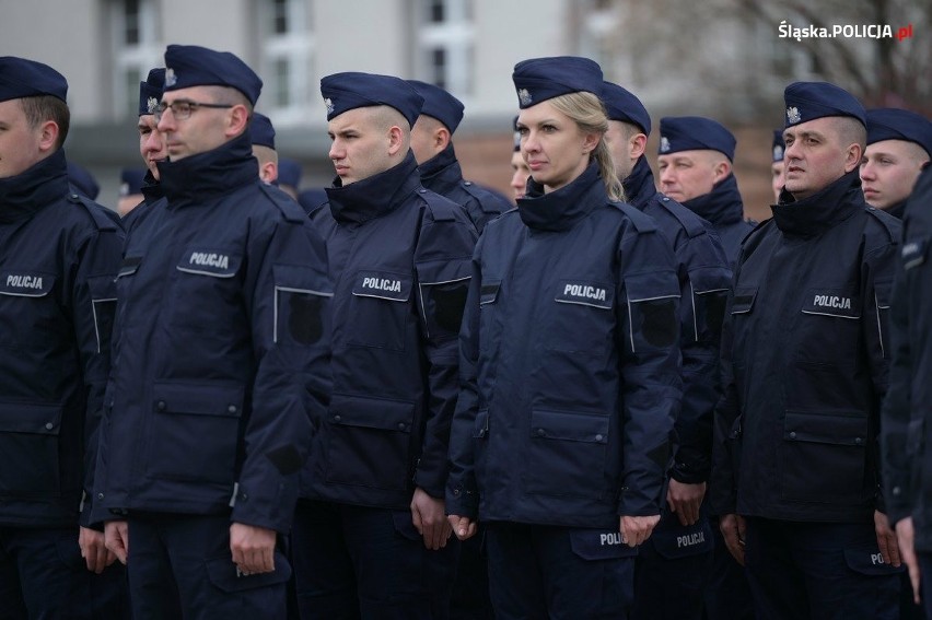 W Katowicach odbyło się ślubowanie 126 nowych policjantów. Po kilkumiesięcznym szkoleniu funkcjonariusze rozpoczną służbę