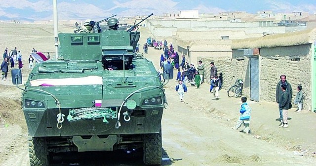 W Afganistanie rebelianci mogą być wszędzie. Naszych żołnierzy chronią tylko grube pancerze Rosomaków.
