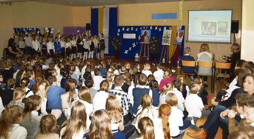 Uroczystości papieskie w Szkole Podstawowej nr 2 w Koronowie