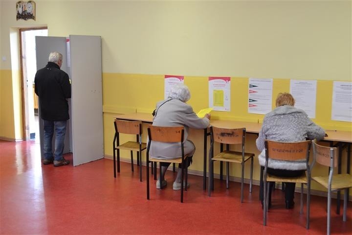 Wybory 2015 Częstochowa: Duży ruch w lokalach, ale głosowanie przebiega spokojnie
