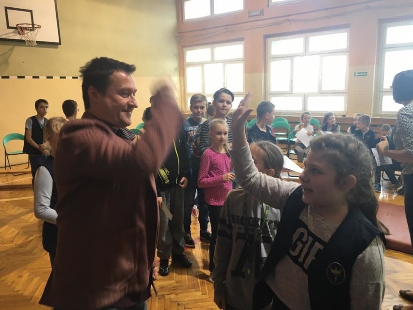 Jacek Kawalec odwiedził szkołę w Rydułtowach i placówkę z Jastrzębia [ZDJĘCIA]