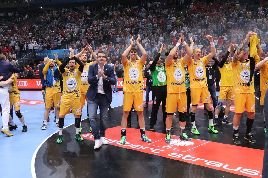 Vive Tauron Kielce po horrorze wygrał z Veszprem i zwyciężył w Lidze Mistrzów