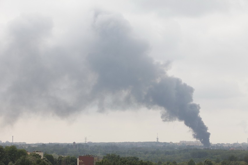 Siemianowice: Pożar na terenie Huty Jedność [ZDJĘCIA] Spłonął dach jednej z hal