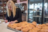 Biedronka kontra Lidl: wojna na pączki. Ceny pączków szokują