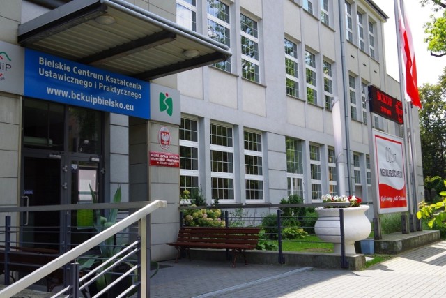 Bielskie Centrum Edukacji w Bielsku-Białej znajduje się przy ul. Piastowskiej
