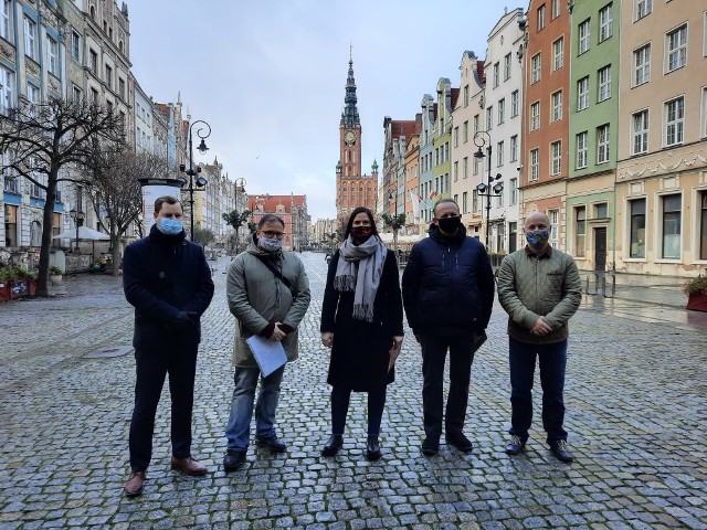 Na zdjęciu przewodniczący zarządów dzielnic: Maximilian Kieturakis (Śródmieście), Tomasz Strug (Oliwa), Halina Królczyk (Wrzeszcz Dolny), Andrzej Witkiewicz (Strzyża) i Krzysztof Skrzypski (Przymorze Wielkie)