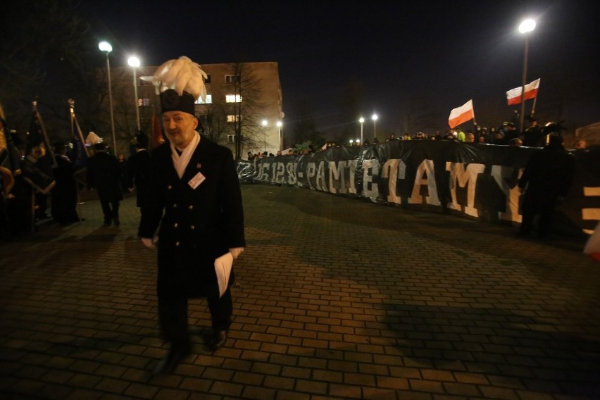 Pseudokibice pobili się pod kopalnią Wujek w czasie obchodów...