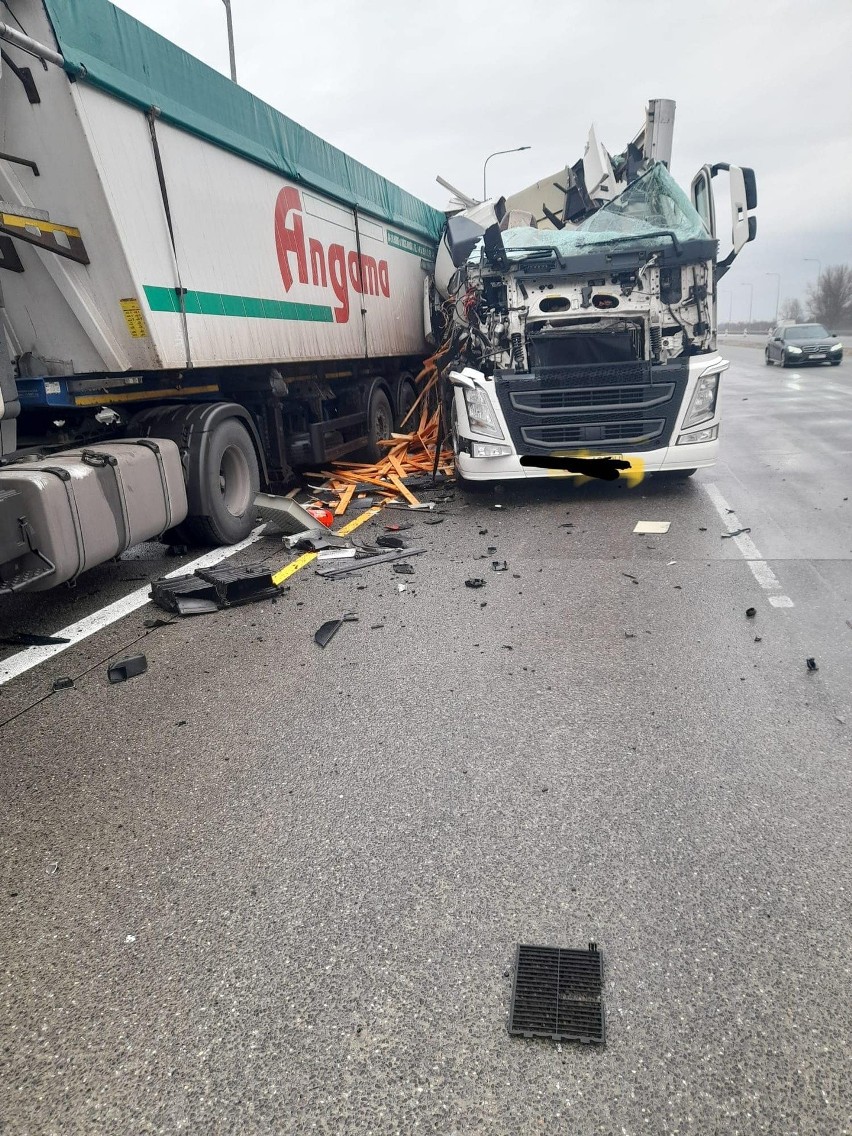Poważne zdarzenie na autostradzie w Częstochowie. Jedna...