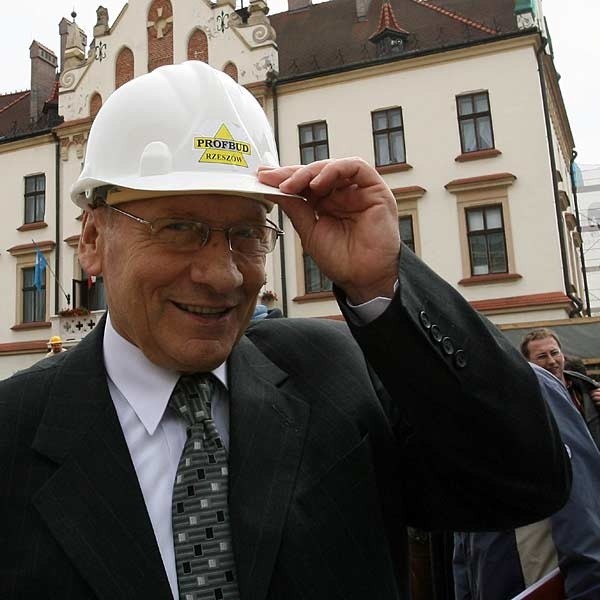 Prezydent Rzeszowa Tadeusz Ferenc  po kilku latach rządzenia miastem chce sprawdzić swoje siły w Senacie.