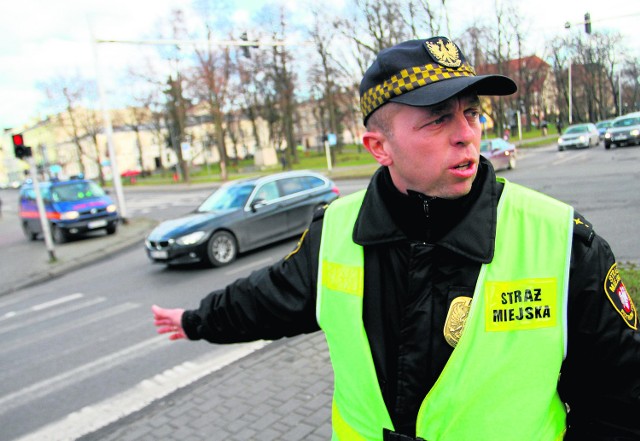 Mimo jadących samochodów, Bogusław Olczyk nie wahał się wbiec na jezdnię, żeby ratować czteroletniego chłopca