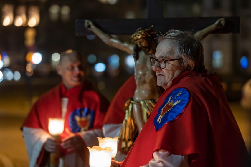 Kraków. Msza święta i Droga Krzyżowa w intencji pokoju na świecie, w tym na Ukrainie [ZDJĘCIA]