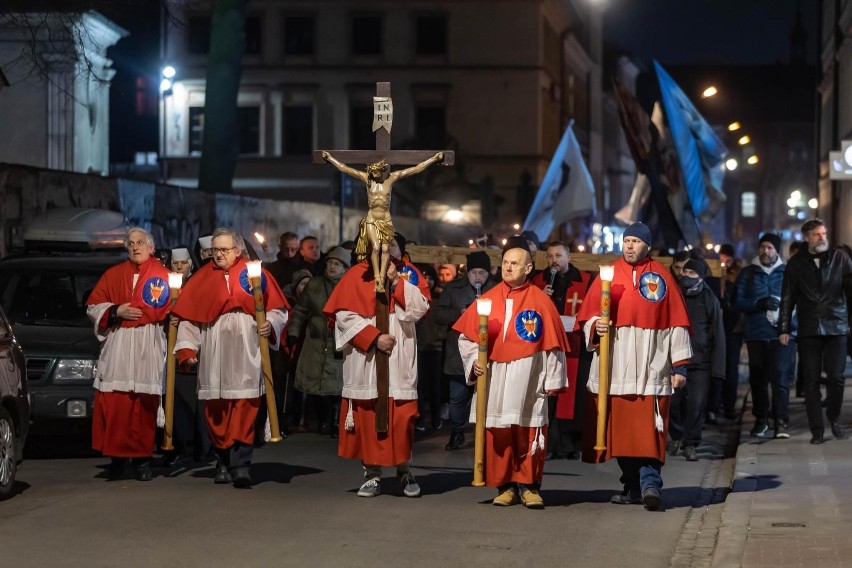 Kraków. Msza święta i Droga Krzyżowa w intencji pokoju na świecie, w tym na Ukrainie [ZDJĘCIA]