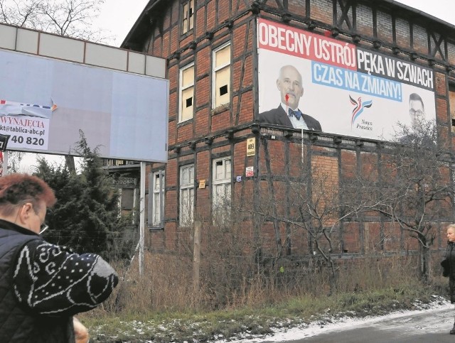 -  Jest zaniedbana rudera, a taki to mógłby być piękny, odrestaurowany zabytek - wzdychają okoliczni mieszkańcy.