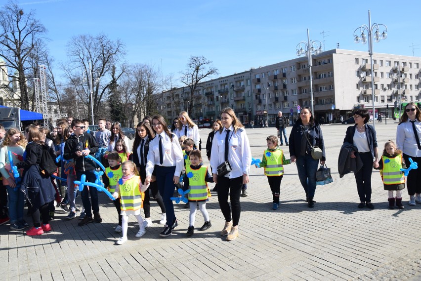 „Przystanek autyzm” to happening w Dzień Autyzmu na placu...