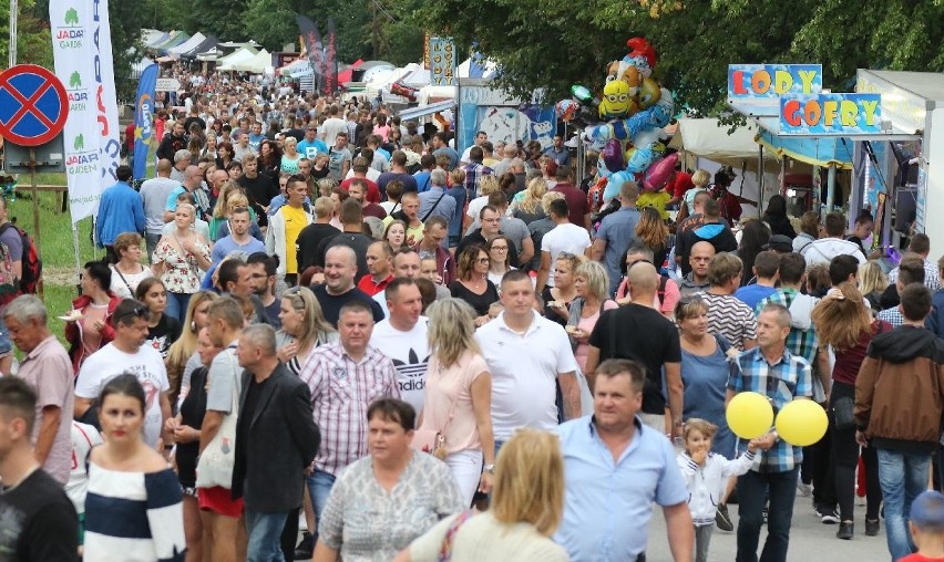 51. Dymarki w Nowej Słupi. Starożytne zaślubiny, pokazy bitew i rozbicie pieca dymarskiego