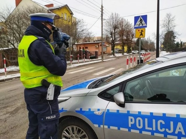 Na całym Dolnym Śląsku trwa policyjna akcja „Niechronieni uczestnicy ruchu drogowego”. Policjanci patrolujący drogi, szczególną uwagę zwracają na zachowania kierowców w pobliżu przejść dla pieszych i na samych pasach.