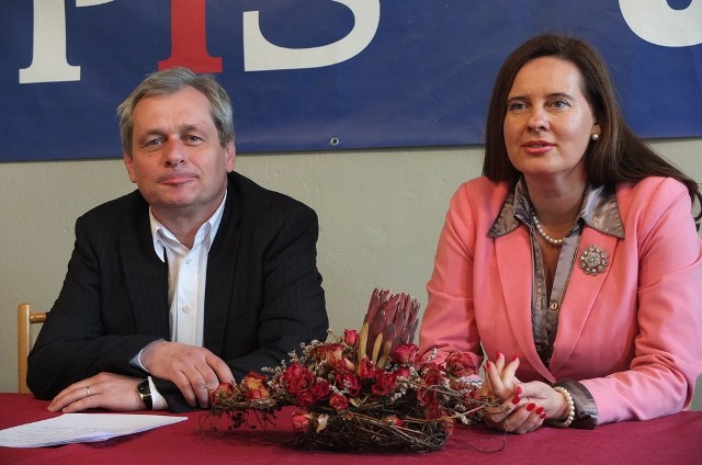 Poseł Sławomir Kłosowski i Violetta Porowska, która dziś zapewniała, że nie zamierza startować w wyborach prezydenckich w Opolu, a to poseł powinien być kandydatem PiS.