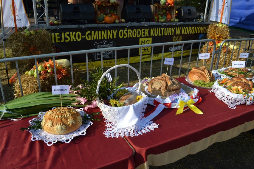 Uroczystości dożynkowe zorganizowano na placu przy ul....