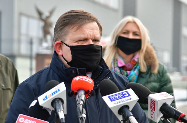 Parlamentarzyści Prawa i Sprawiedliwości, Marek Suski i Wojciech Skurkiewicz (na zdjęciu), odpierali zarzuty dotyczące tego, że produkowany w Radomiu karabinek Grot jest wadliwy.