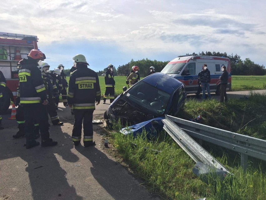 Groźny wypadek w Gorzycach. Kierująca osobowym peugeotem uderzyła w przepust drogowy. Ranna kobieta trafiła do szpitala [ZDJĘCIA]