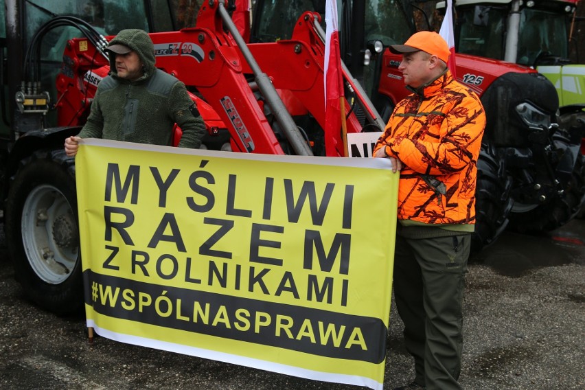 Protest rolników w gminie Morawica. Utrudnienia na drodze krajowej numer 73. Zobacz zdjęcia 