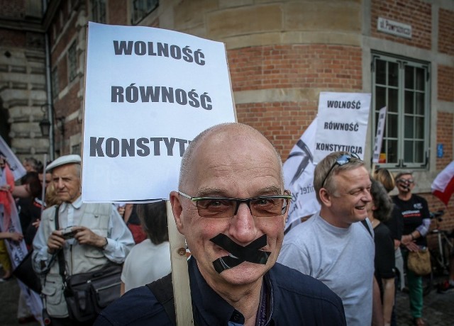 "Czarny protest" Komitetu Obrony Demokracji w Gdańsku (5.07.2016 r.)