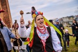 Zapusty na dziedzińcu zamku w Radzyniu Chełmińskim w powiecie grudziądzkim. Zobacz zdjęcia