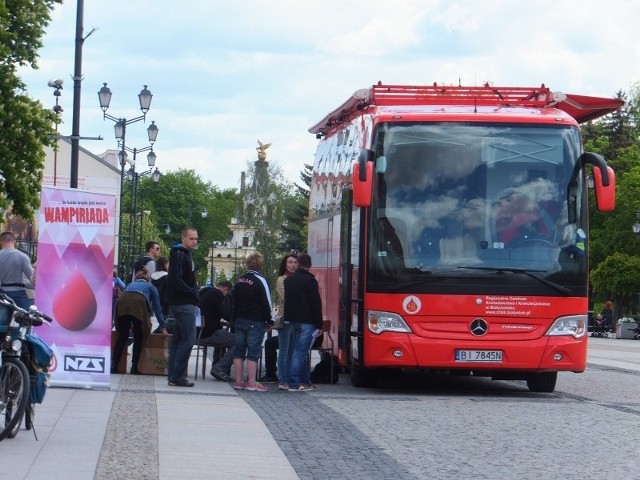 Dla osób, które podczas tegorocznej akcji trzykrotnie oddadzą krew, w tym co najmniej raz w czasie zbiórki organizowanej z BAHK, Fundacja PKO Banku Polskiego przygotowała upominki niespodzianki.