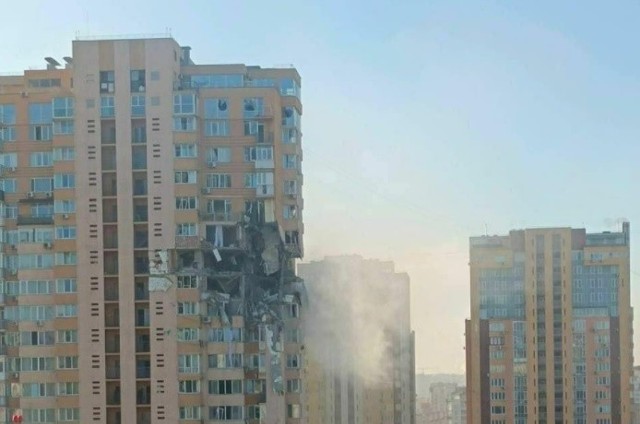 Pocisk rakietowy uderzył w budynek mieszkalny w Kijowie